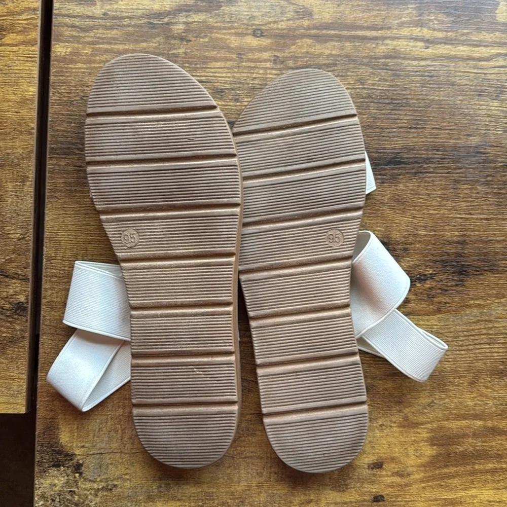 Steve Madden 9.5 White & Tan Iria Sandals